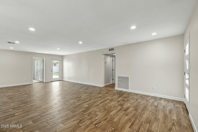 Building Photo - 5247 N 8th Pl