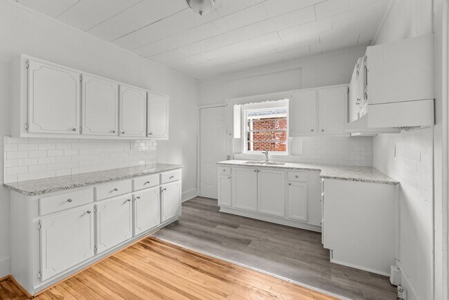Building Photo - Beautiful Historic 4 Bedroom 2 Bathroom Home