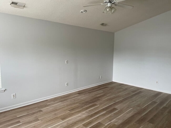 Building Photo - 2 Bedroom 2 Bath  with Flex Room, located in Saltaire Village