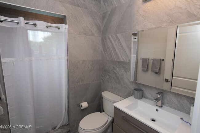 Building Photo - 229 Lockwood Ave