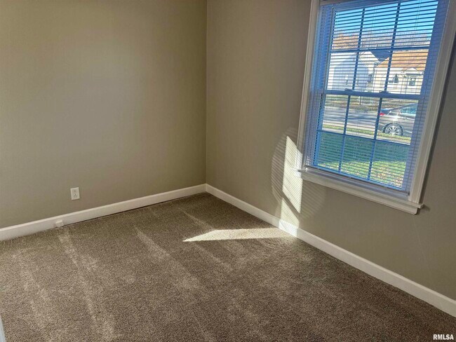 Building Photo - 3637 Johnson Ave