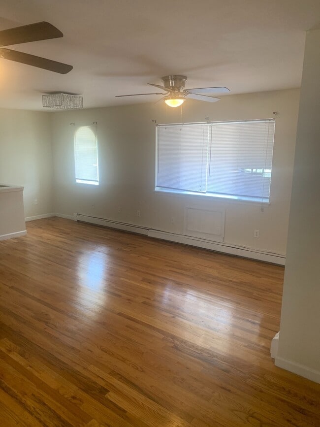 Building Photo - 7xx E 226th St