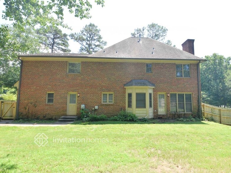 Building Photo - 1002 Briarcliff Rd