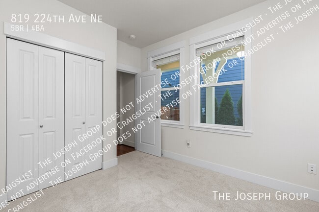 Building Photo - 819 224th Ave NE