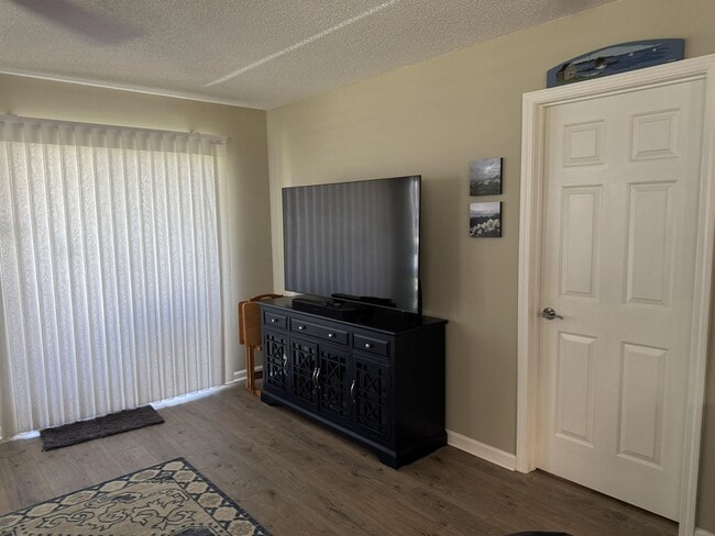 Building Photo - 643 Woodmoor Dr