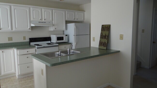 Building Photo - 931 Jasmine Dr