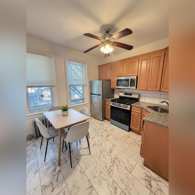 Building Photo - 95 Rutgers Ave