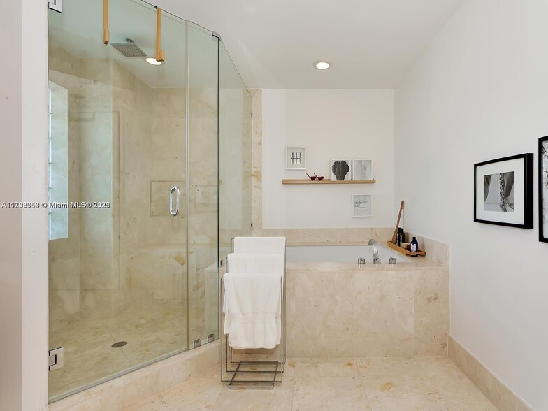 Building Photo - 2711 S Ocean Dr