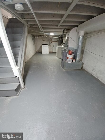 Building Photo - 711 N Streeper St