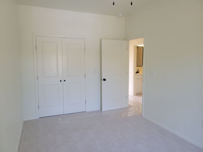 Building Photo - AVAILABLE NOW!!!! Gorgeous 2 story home in Granite Shoals