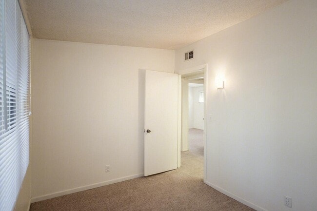 Building Photo - 500 Eldora Ln