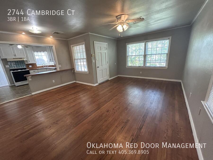 Building Photo - 2744 Cambridge Ct