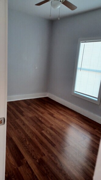 Building Photo - 1022 E Monroe Ave