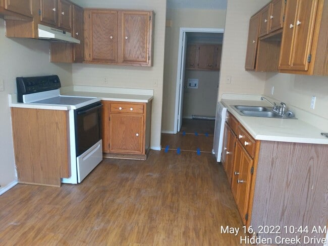 Building Photo - 1200 Hidden Creek Dr