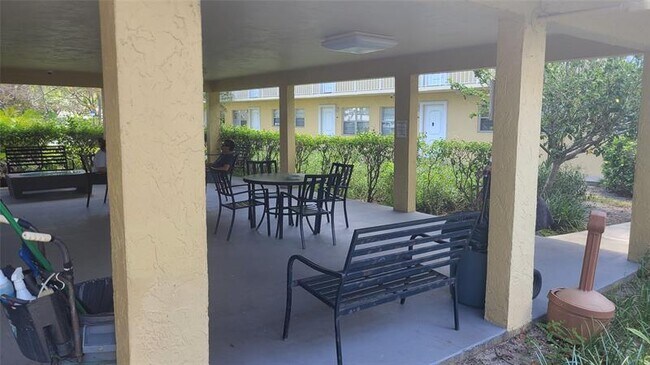 Building Photo - 5168 NE 6th Ave