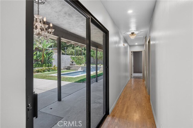 Building Photo - 614 N Glendora Ave