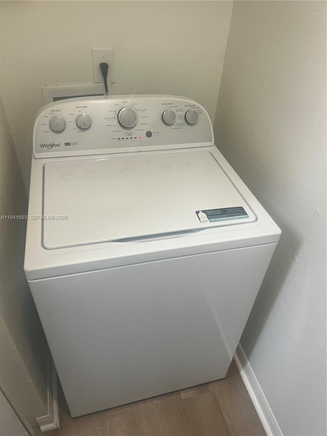 Building Photo - 1055 S Hiawassee Rd