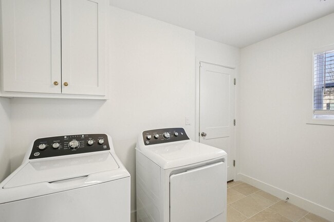 Building Photo - Main Street Townhomes