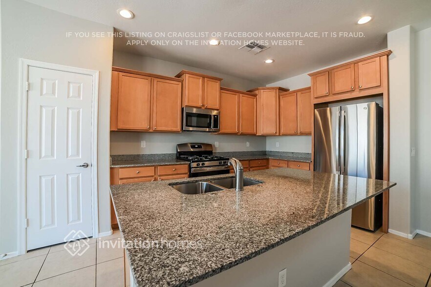 Building Photo - 18178 W Ivy Ln