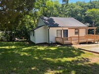Building Photo - Charming Hillsborough Ranch with Landscapi...