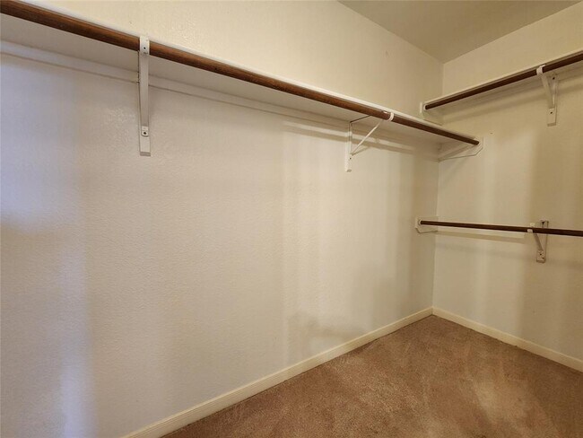 Building Photo - 16614 Stoneside Dr