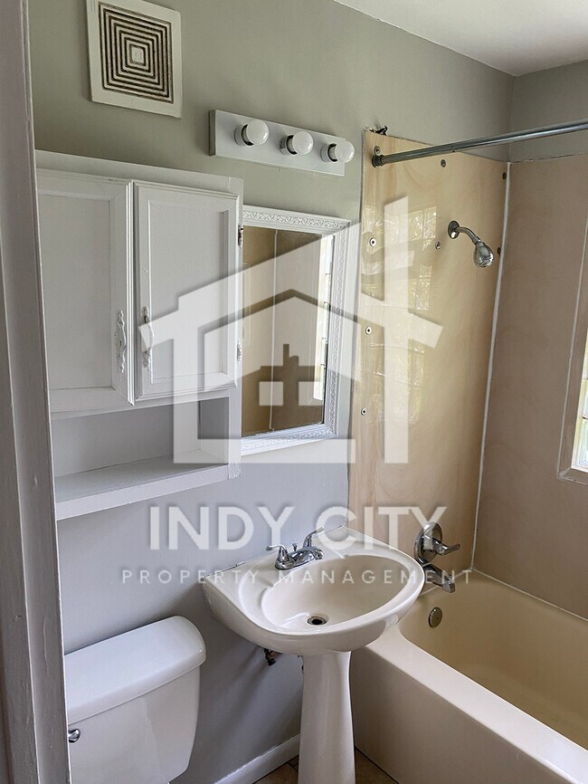 Building Photo - 6132 Raleigh Dr