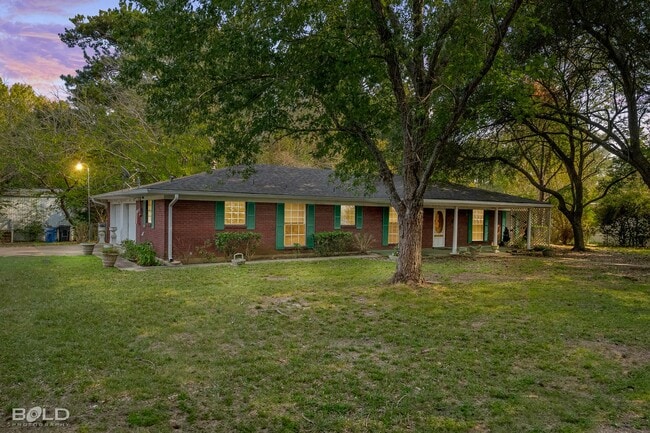 Building Photo - Country LIving!! MOVE IN SPECIAL HALF OFF ...