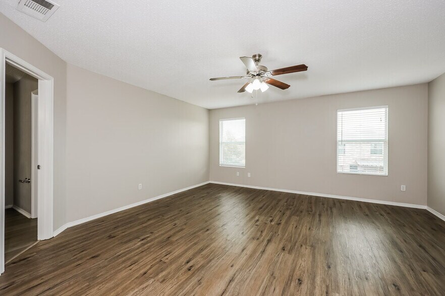 Building Photo - 944 Dunkirk Ln