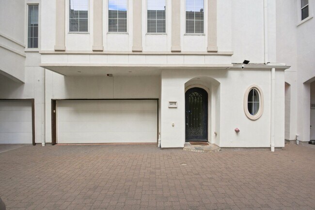 Building Photo - 1652 Norfolk St