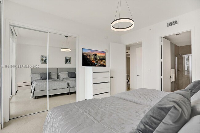 Building Photo - 18101 Collins Ave