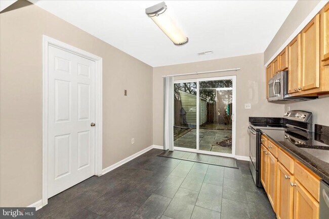 Building Photo - 584 Cotswold Ct