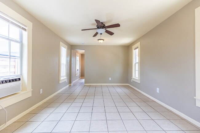 Building Photo - 330 Gem Ln