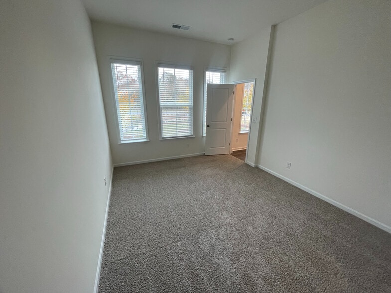 Building Photo - Room in Townhome on Rivulet Wy