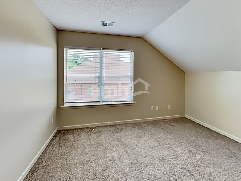 Building Photo - 6620 Hollister Ln