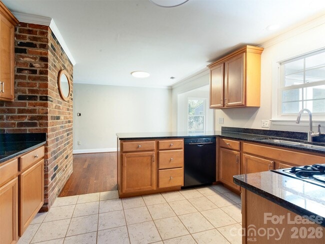 Building Photo - 709 Cooper Dr