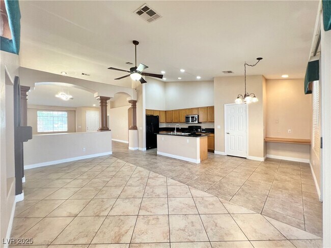 Building Photo - 258 Whitewater Village Ct