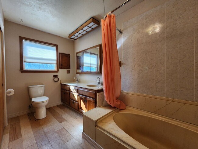 Building Photo - 3 Bedroom Country Home