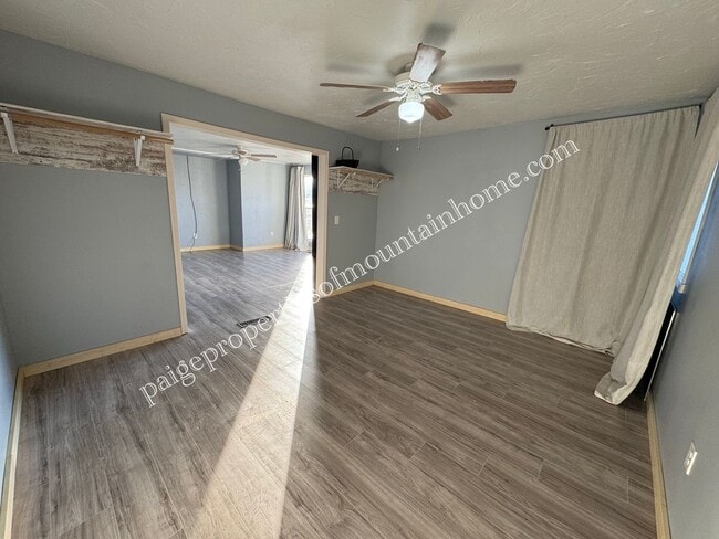 Building Photo - Charming 3-Bedroom Home