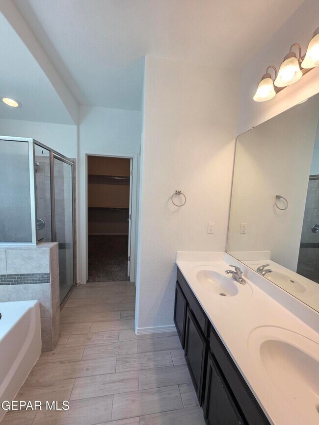 Building Photo - 7517 Red Cedar Dr