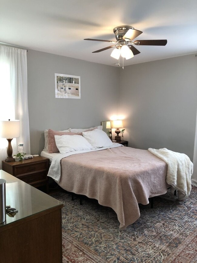 Building Photo - **UPDATED 3-BEDROOM DUPLEX WITH ATTACHED G...