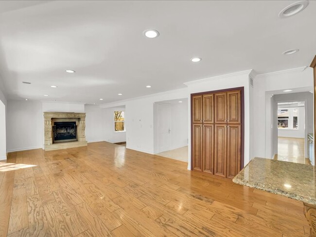 Building Photo - 9654 Wendover Dr