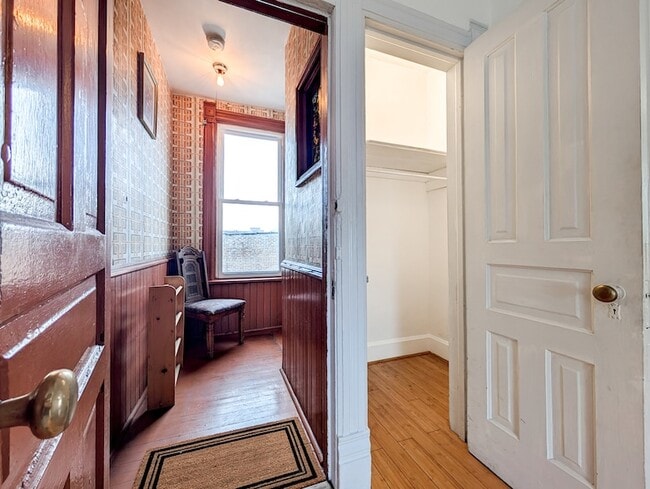 Building Photo - 2025 W Coulter St