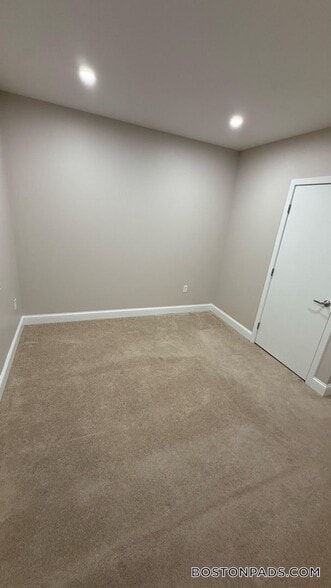 Building Photo - 75 S Main St