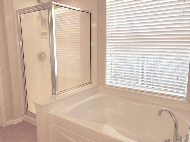 Building Photo - 352 King Elder Ln