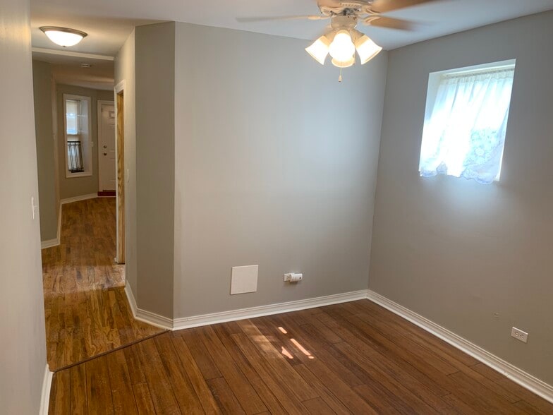 Building Photo - 4905 W Augusta Blvd