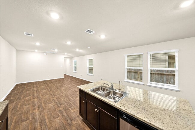 Building Photo - 2 Weeks FREE RENT with 12 Month Lease. 1 Month FREE with 18 Month Lease