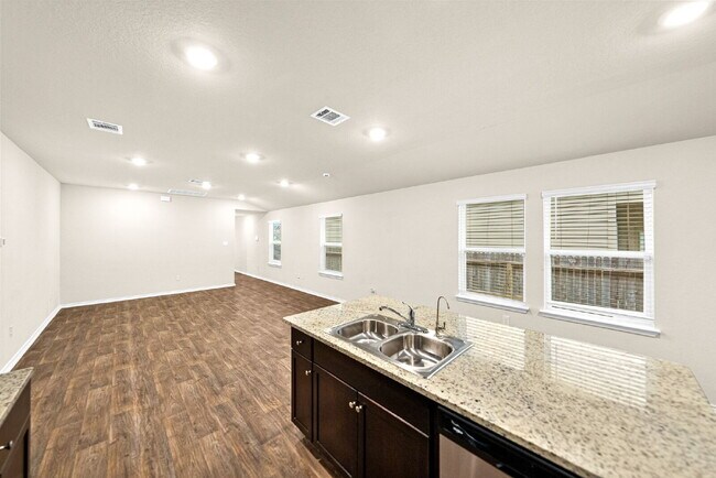 Building Photo - Charming 3-Bed 2 Bath Oasis with Amazing Amenities