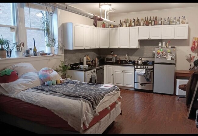 Building Photo - 2129 N Dayton St