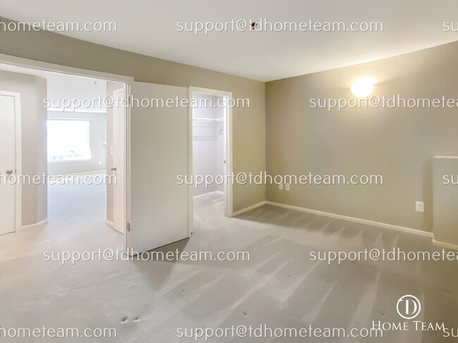 Building Photo - Luxurious 1-Bedroom Condo with Scenic View...