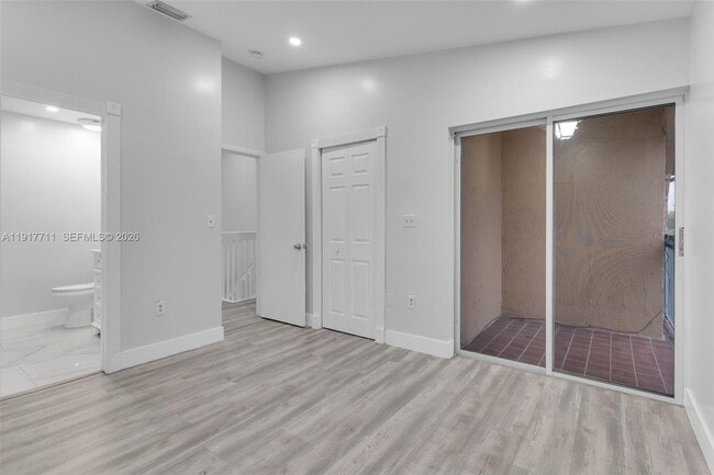 Building Photo - 10018 Hammocks Blvd